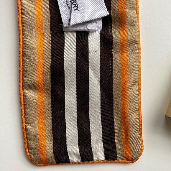 🆕 Burberry TB skinny scarf - Picture 8 of 8